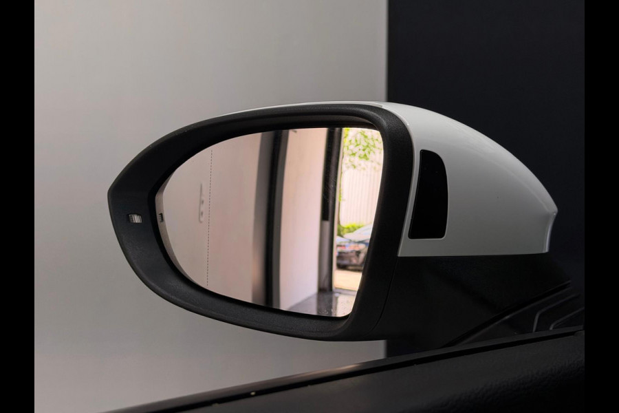 Volkswagen Golf 2.0 TSI GTI Keyless HUD Pano Dodehoek Camera