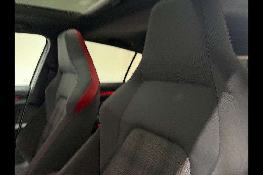 Volkswagen Golf 2.0 TSI GTI Keyless HUD Pano Dodehoek Camera