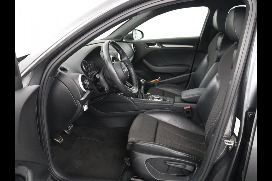 Audi A3 1.5 TFSI Sport S Line Edition | Trekhaak | Half leder | Full LED | Navigatie | Bluetooth | Sportstoelen | Parkeerhulp | Climate control | Cruise control | 18'' | Origineel NL | S Line