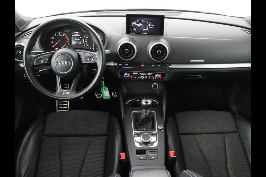 Audi A3 1.5 TFSI Sport S Line Edition | Trekhaak | Half leder | Full LED | Navigatie | Bluetooth | Sportstoelen | Parkeerhulp | Climate control | Cruise control | 18'' | Origineel NL | S Line