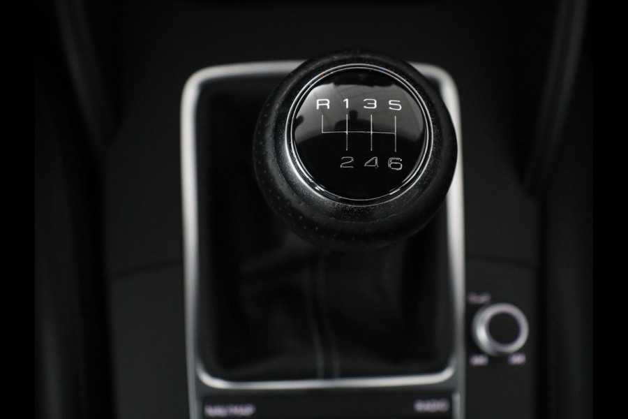 Audi A3 1.5 TFSI Sport S Line Edition | Trekhaak | Half leder | Full LED | Navigatie | Bluetooth | Sportstoelen | Parkeerhulp | Climate control | Cruise control | 18'' | Origineel NL | S Line