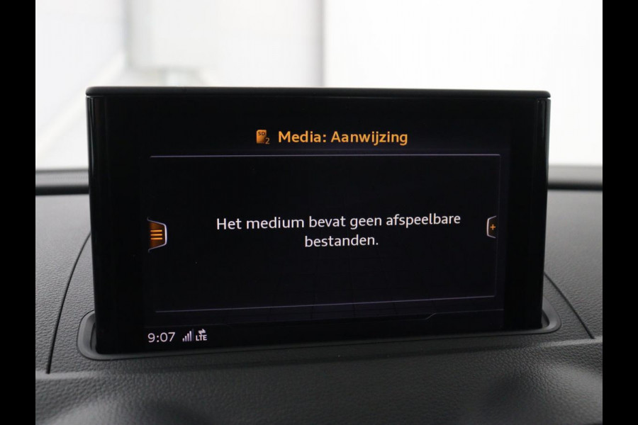 Audi A3 1.5 TFSI Sport S Line Edition | Trekhaak | Half leder | Full LED | Navigatie | Bluetooth | Sportstoelen | Parkeerhulp | Climate control | Cruise control | 18'' | Origineel NL | S Line