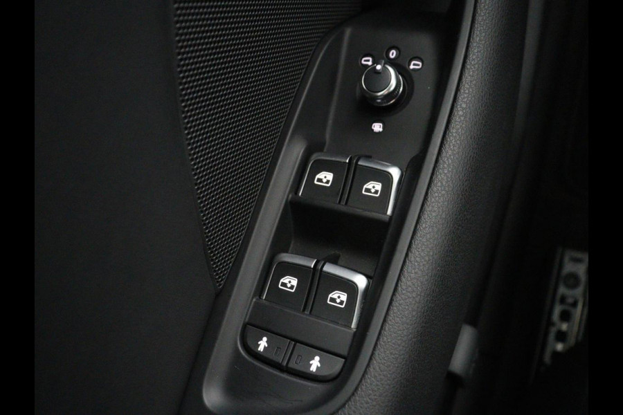 Audi A3 1.5 TFSI Sport S Line Edition | Trekhaak | Half leder | Full LED | Navigatie | Bluetooth | Sportstoelen | Parkeerhulp | Climate control | Cruise control | 18'' | Origineel NL | S Line