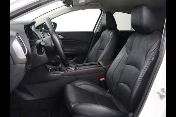 Mazda 3 2.0 SkyActiv-G 120 GT-M | Head-Up | Leder | Stoelverwarming | Adaptive cruise | Camera | Stuurverwarming | Bose Sound | Navigatie | Full LED | Keyless | Parkeerhulp | Climate control