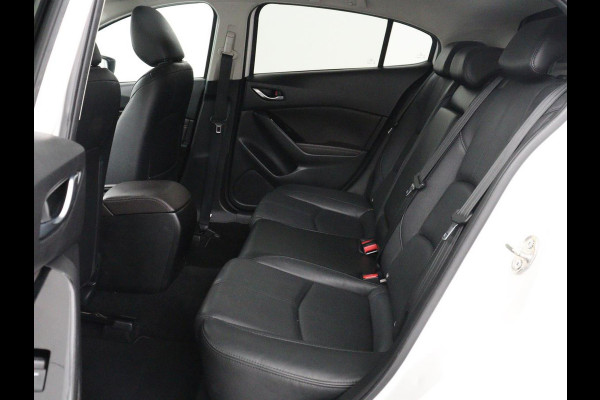 Mazda 3 2.0 SkyActiv-G 120 GT-M | Head-Up | Leder | Stoelverwarming | Adaptive cruise | Camera | Stuurverwarming | Bose Sound | Navigatie | Full LED | Keyless | Parkeerhulp | Climate control
