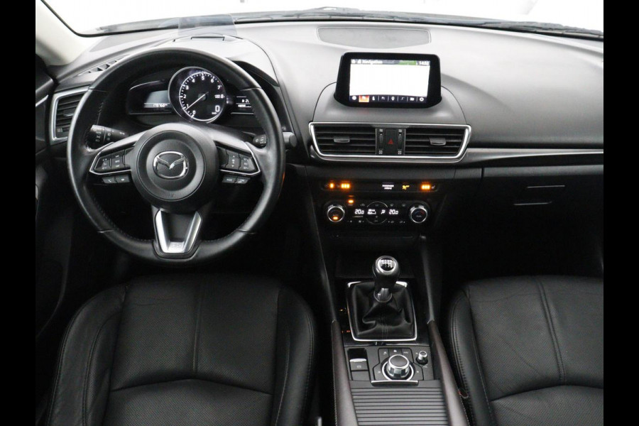 Mazda 3 2.0 SkyActiv-G 120 GT-M | Head-Up | Leder | Stoelverwarming | Adaptive cruise | Camera | Stuurverwarming | Bose Sound | Navigatie | Full LED | Keyless | Parkeerhulp | Climate control