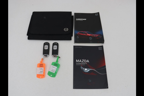 Mazda 3 2.0 SkyActiv-G 120 GT-M | Head-Up | Leder | Stoelverwarming | Adaptive cruise | Camera | Stuurverwarming | Bose Sound | Navigatie | Full LED | Keyless | Parkeerhulp | Climate control