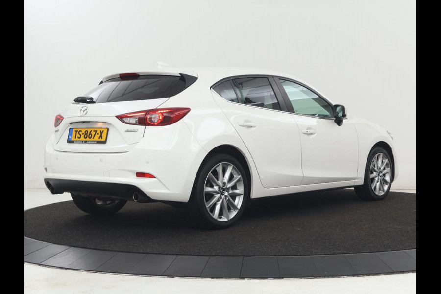 Mazda 3 2.0 SkyActiv-G 120 GT-M | Head-Up | Leder | Stoelverwarming | Adaptive cruise | Camera | Stuurverwarming | Bose Sound | Navigatie | Full LED | Keyless | Parkeerhulp | Climate control