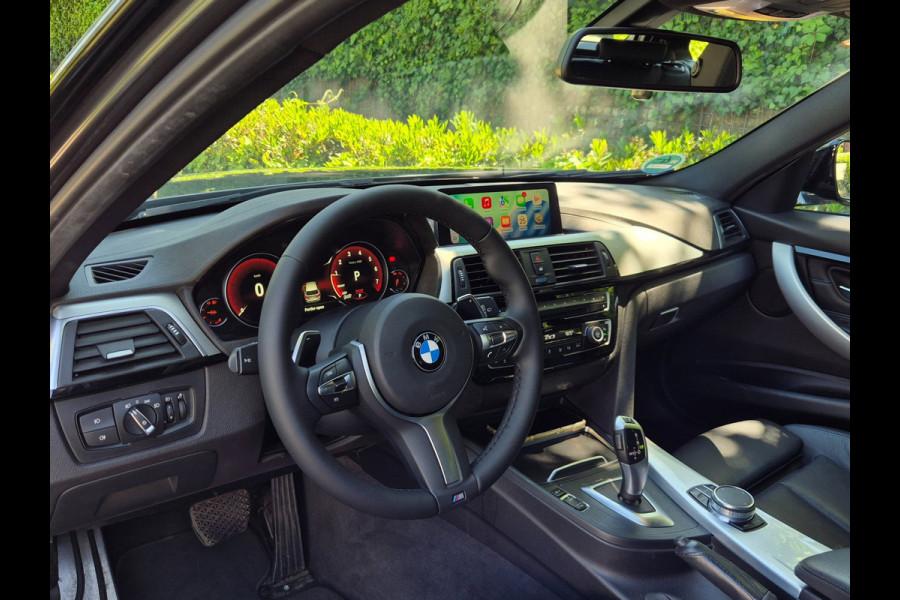 BMW 3 Serie Touring M Sport Edition Apple CarPlay Trekhaak 18inch breedset 6WB Virtual dash NAP RIJKLAAR
