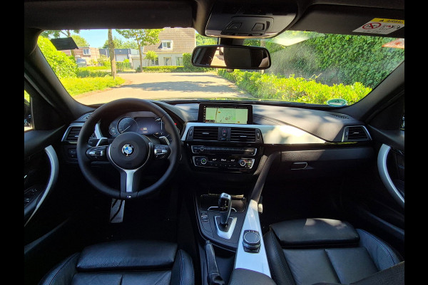 BMW 3 Serie Touring M Sport Edition Apple CarPlay Trekhaak 18inch breedset 6WB Virtual dash NAP RIJKLAAR