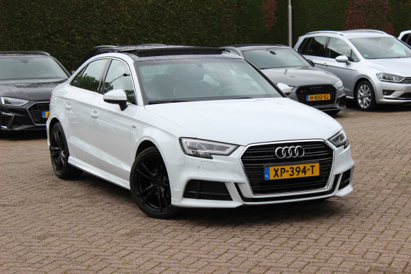 Audi A3 Limousine 35 TFSI CoD Sport S Line Edition / Panoramadak / Virtual Cockpit / Half leder / Navigatie / 18'' / Stoelverwarming / DAB / Cruise Control