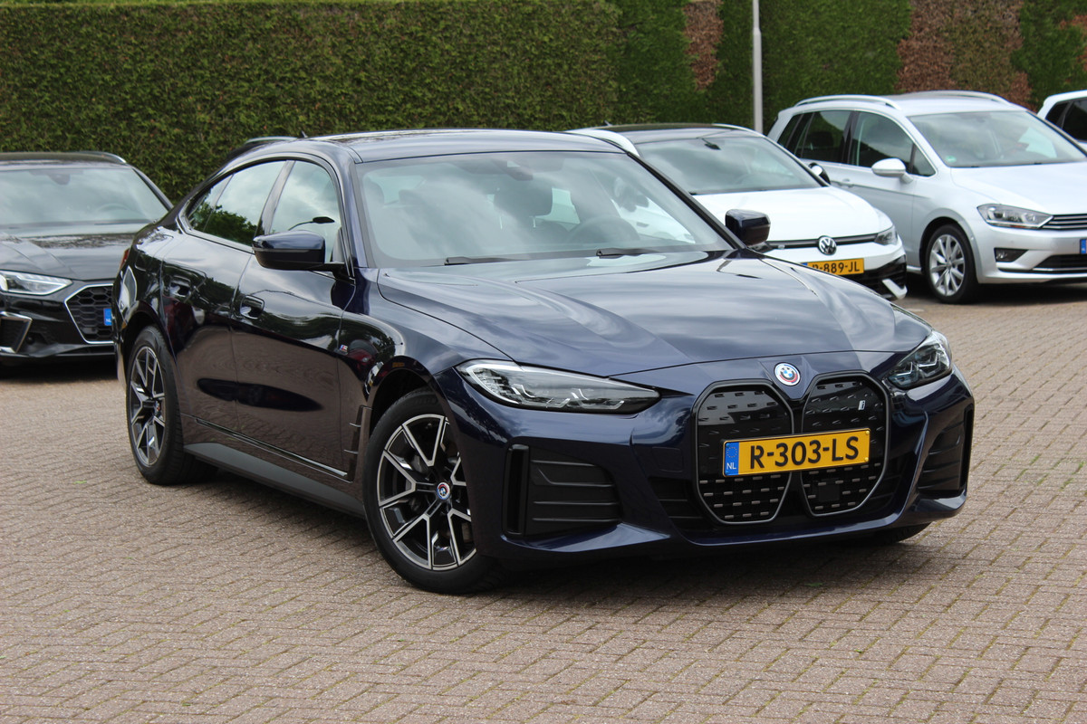 BMW i4 eDrive40 High Exe. M Sport 84 kWh / SoH 91,1% / Camera / Head-up / Leder / 18'' / Luchtvering / Sfeervrlichting / DAB / Stoelverwarming / Cruise Control