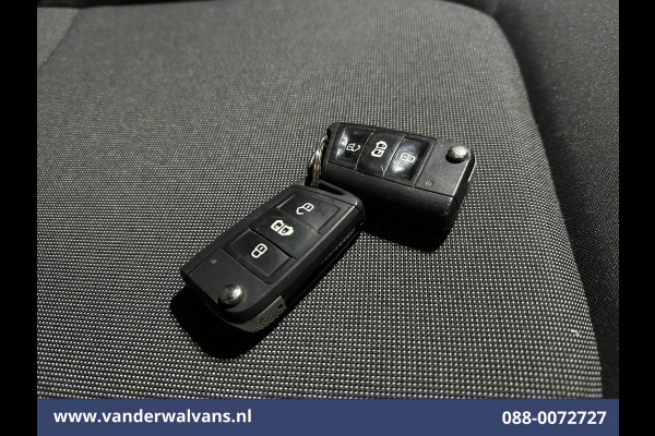 Volkswagen Crafter 2.0 TDI 141pk L3H3 L2H2 Euro6 Airco | Camera | Apple Carplay | Android Auto | Cruisecontrol | Massagestoel Chauffeursstoel, 2800kg trekvermogen