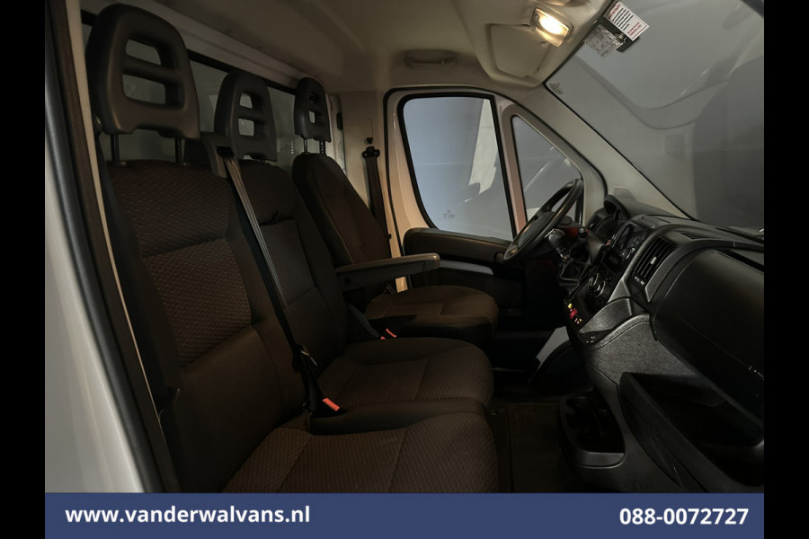 Peugeot Boxer 2.2 BlueHDi 141pk Bakwagen 436cm Lang Laadklep Euro6 Airco | Cruisecontrol | 1055kg laadvermogen Camera, Bijrijdersbank