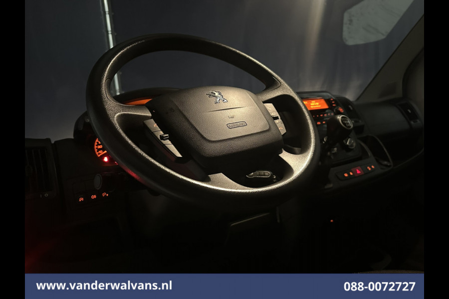 Peugeot Boxer 2.2 BlueHDi 141pk Bakwagen 436cm Lang Laadklep Euro6 Airco | Cruisecontrol | 1085kg laadvermogen Bijrijdersbank.