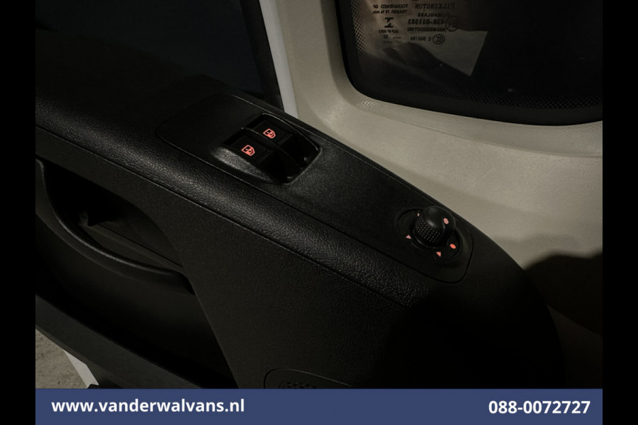 Peugeot Boxer 2.2 BlueHDi 141pk Bakwagen 436cm Lang Laadklep Euro6 Airco | Cruisecontrol | 1085kg laadvermogen Bijrijdersbank.