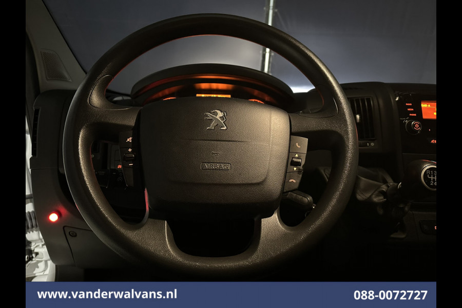 Peugeot Boxer 2.2 BlueHDi 141pk Bakwagen 436cm Lang Laadklep Euro6 Airco | Cruisecontrol | 1085kg laadvermogen Bijrijdersbank.