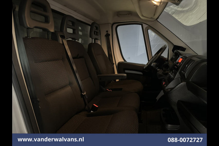 Peugeot Boxer 2.2 BlueHDi 141pk Bakwagen 428cm Lang Laadklep Euro6 Airco | Camera | 1085kg laadvermogen Bijrijdersbank