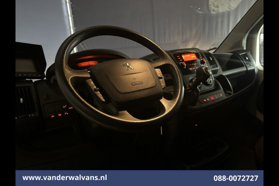 Peugeot Boxer 2.2 BlueHDi 141pk Bakwagen 428cm Lang Laadklep Euro6 Airco | Camera | 1085kg laadvermogen Bijrijdersbank