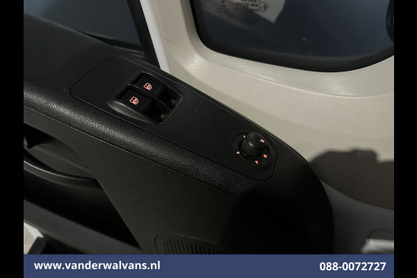Peugeot Boxer 2.2 BlueHDi 141pk Bakwagen 428cm Lang Laadklep Euro6 Airco | Camera | 1085kg laadvermogen Bijrijdersbank