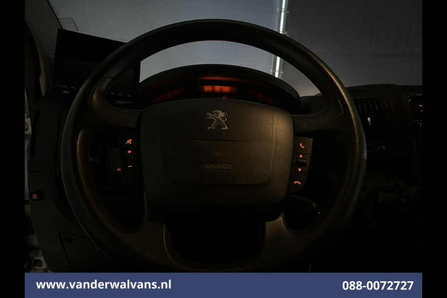Peugeot Boxer 2.2 BlueHDi 141pk Bakwagen 428cm Lang Laadklep Euro6 Airco | Camera | 1085kg laadvermogen Bijrijdersbank
