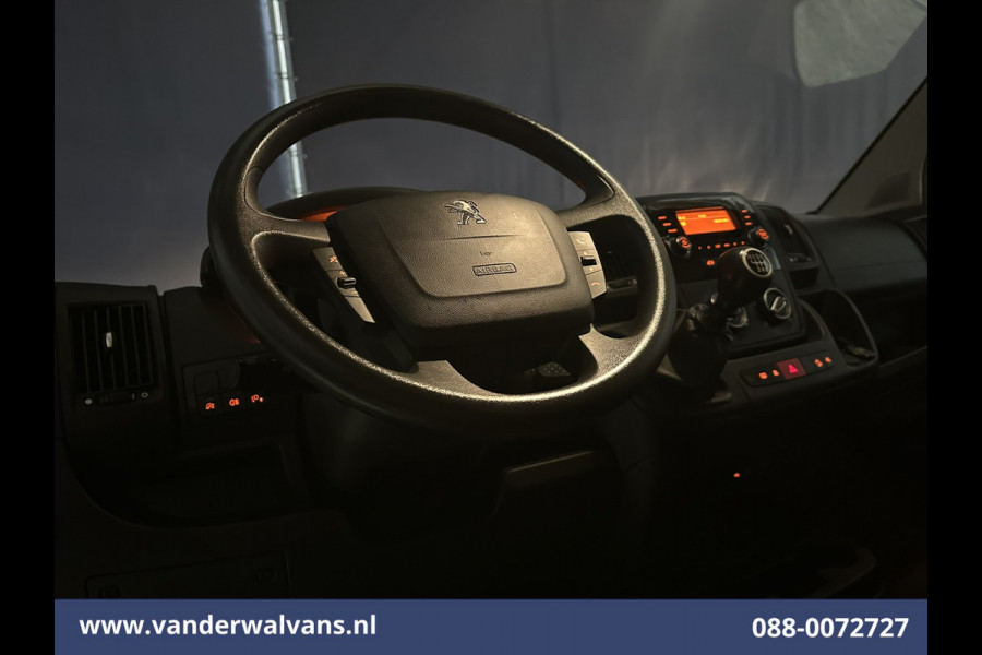 Peugeot Boxer 2.2 BlueHDi 141pk Bakwagen 436cm Lang Laadklep Euro6 Airco | 1055kg laadvermogen | Cruisecontrol Bijrijdersbank.