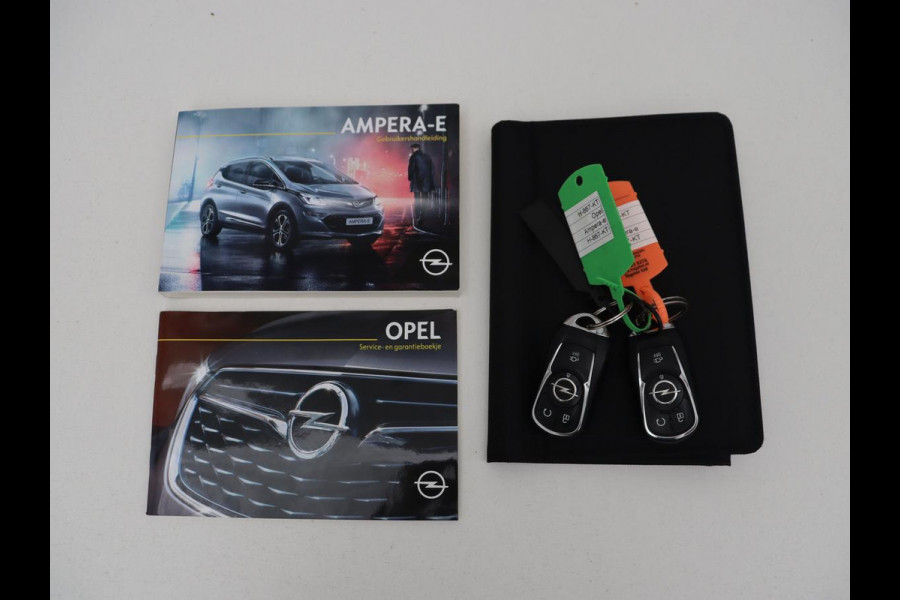 Opel Ampera-E Executive 60 kWh | 71.200km NAP | Leder | Stoelverwarming | Carplay | Camera | Xenon | Achterbankverwarming | Keyless | Park Assist | Climate control | Side Assist