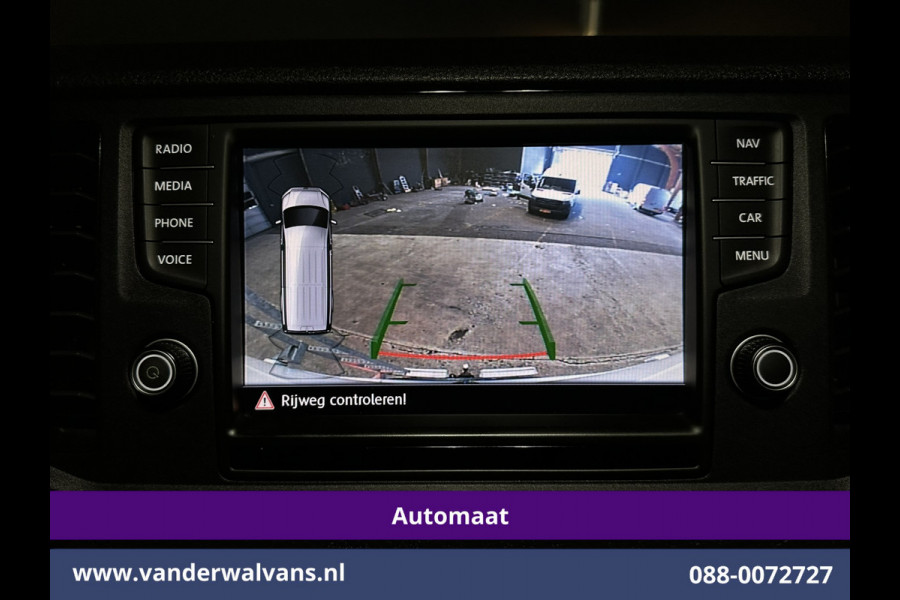 Volkswagen Crafter 2.0 TDI 141pk Automaat L3H3 L2H2 Euro6 Airco | Camera | Navigatie | 3000kg Trekhaak | Imperiaal | Apple Carplay Chauffeursstoel, Cruisecontrol, Android Auto, Parkeersensoren