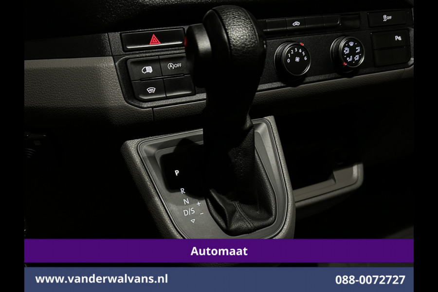 Volkswagen Crafter 2.0 TDI 141pk Automaat L3H3 L2H2 Euro6 Airco | Camera | Navigatie | 3000kg Trekhaak | Imperiaal | Apple Carplay Chauffeursstoel, Cruisecontrol, Android Auto, Parkeersensoren