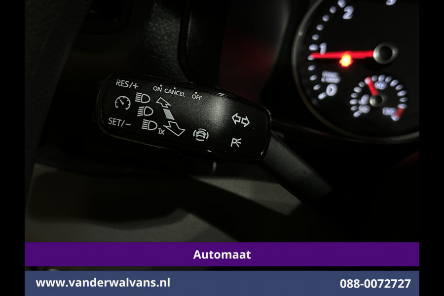 Volkswagen Crafter 2.0 TDI 141pk Automaat L3H3 L2H2 Euro6 Airco | Camera | Navigatie | 3000kg Trekhaak | Imperiaal | Apple Carplay Chauffeursstoel, Cruisecontrol, Android Auto, Parkeersensoren
