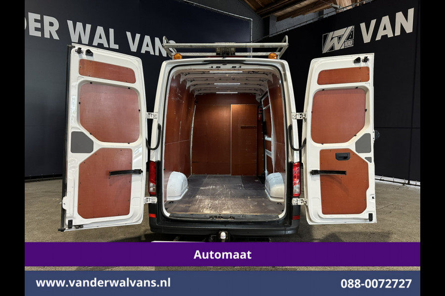 Volkswagen Crafter 2.0 TDI 141pk Automaat L3H3 L2H2 Euro6 Airco | Camera | Navigatie | 3000kg Trekhaak | Imperiaal | Apple Carplay Chauffeursstoel, Cruisecontrol, Android Auto, Parkeersensoren