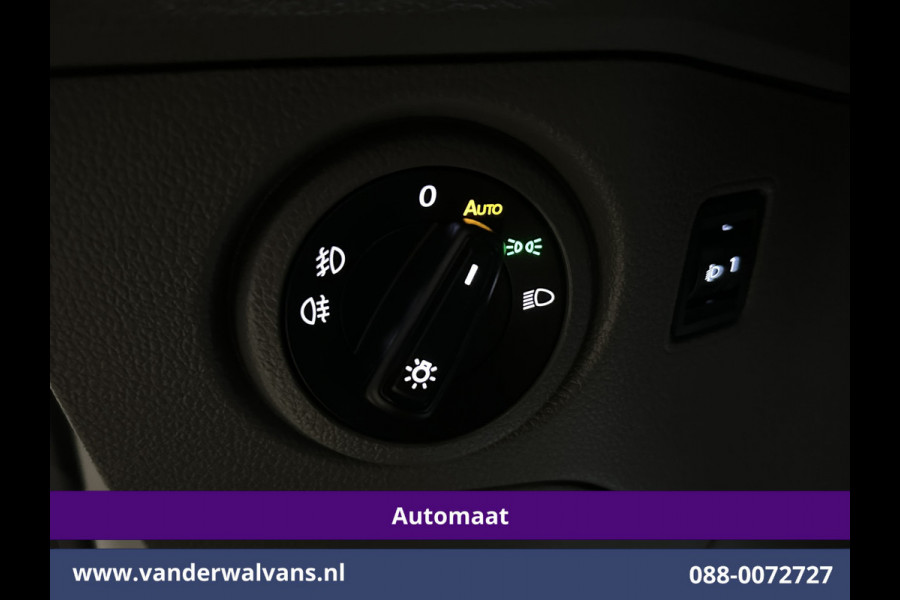 Volkswagen Crafter 2.0 TDI 141pk Automaat L3H3 L2H2 Euro6 Airco | Camera | Navigatie | 3000kg Trekhaak | Imperiaal | Apple Carplay Chauffeursstoel, Cruisecontrol, Android Auto, Parkeersensoren