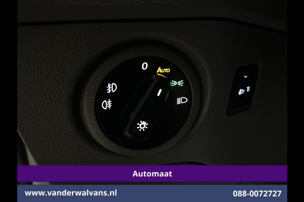 Volkswagen Crafter 2.0 TDI 141pk Automaat L3H3 L2H2 Euro6 Airco | Camera | Navigatie | 3000kg Trekhaak | Imperiaal | Apple Carplay Chauffeursstoel, Cruisecontrol, Android Auto, Parkeersensoren
