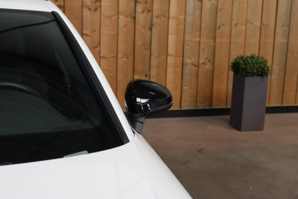 Audi A4 Avant 40 TFSI S-Line Black Edition *Pano*Camera*Keyless*Matrix Led*Elek. Stoelen*