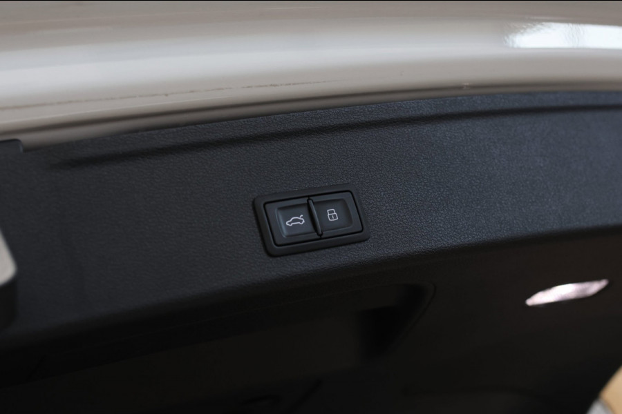 Audi A4 Avant 40 TFSI S-Line Black Edition *Pano*Camera*Keyless*Matrix Led*Elek. Stoelen*