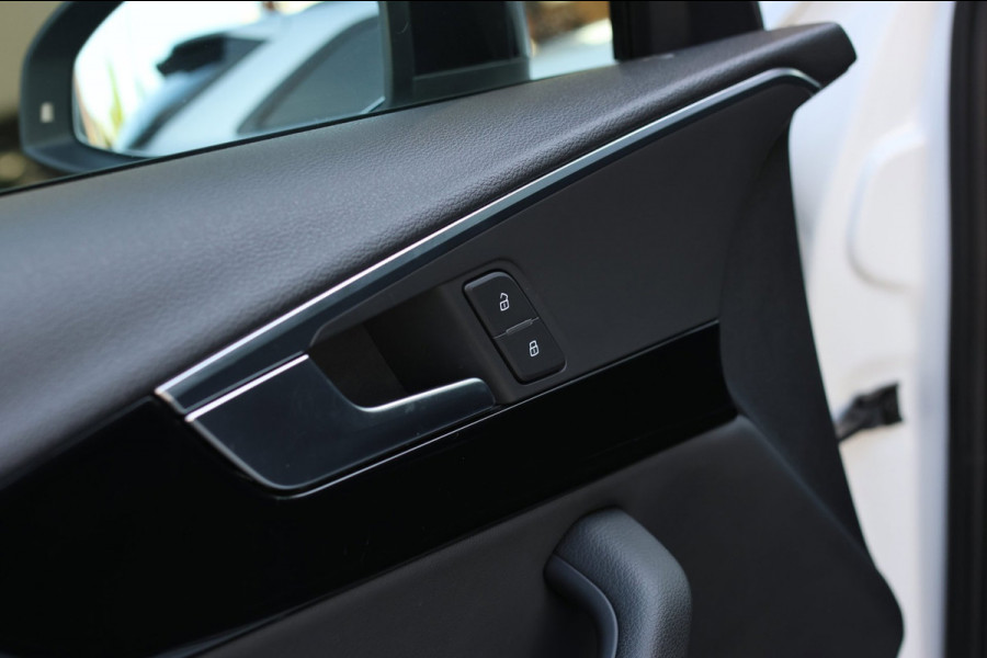 Audi A4 Avant 40 TFSI S-Line Black Edition *Pano*Camera*Keyless*Matrix Led*Elek. Stoelen*