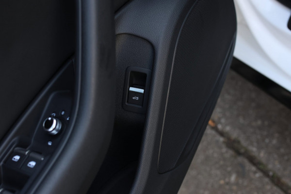 Audi A4 Avant 40 TFSI S-Line Black Edition *Pano*Camera*Keyless*Matrix Led*Elek. Stoelen*