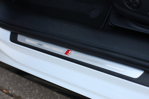 Audi A4 Avant 40 TFSI S-Line Black Edition *Pano*Camera*Keyless*Matrix Led*Elek. Stoelen*