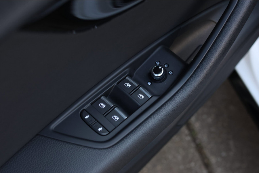Audi A4 Avant 40 TFSI S-Line Black Edition *Pano*Camera*Keyless*Matrix Led*Elek. Stoelen*