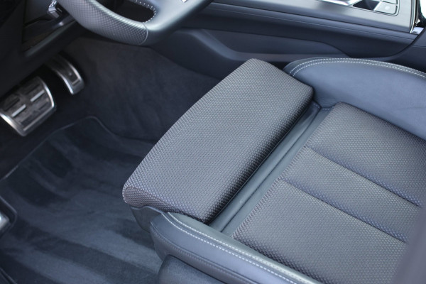 Audi A4 Avant 40 TFSI S-Line Black Edition *Pano*Camera*Keyless*Matrix Led*Elek. Stoelen*