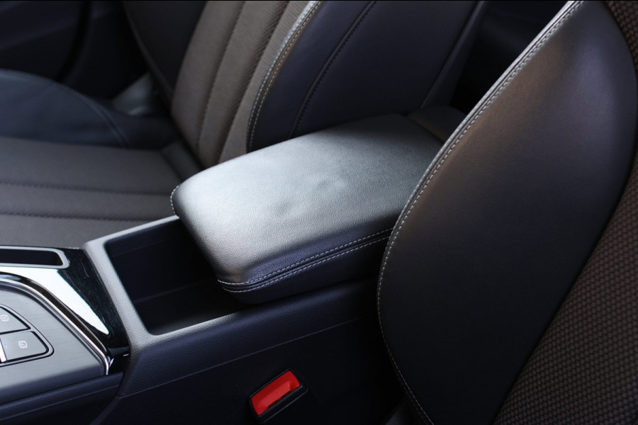 Audi A4 Avant 40 TFSI S-Line Black Edition *Pano*Camera*Keyless*Matrix Led*Elek. Stoelen*