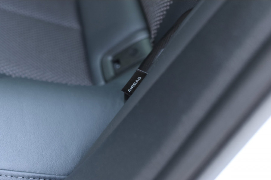Audi A4 Avant 40 TFSI S-Line Black Edition *Pano*Camera*Keyless*Matrix Led*Elek. Stoelen*
