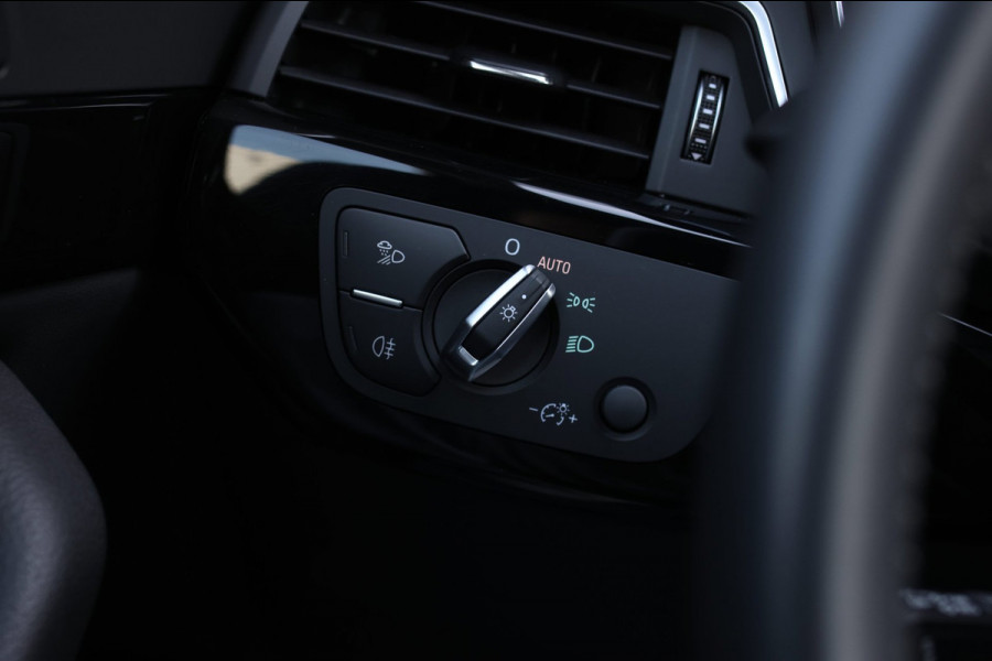 Audi A4 Avant 40 TFSI S-Line Black Edition *Pano*Camera*Keyless*Matrix Led*Elek. Stoelen*
