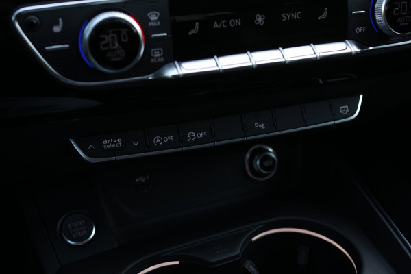 Audi A4 Avant 40 TFSI S-Line Black Edition *Pano*Camera*Keyless*Matrix Led*Elek. Stoelen*