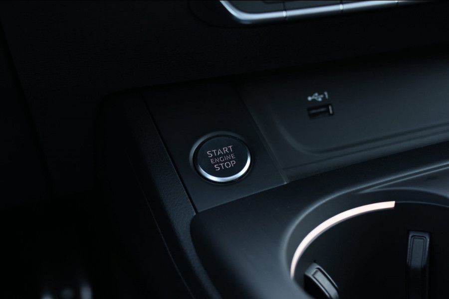 Audi A4 Avant 40 TFSI S-Line Black Edition *Pano*Camera*Keyless*Matrix Led*Elek. Stoelen*