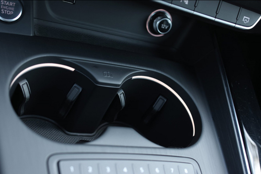 Audi A4 Avant 40 TFSI S-Line Black Edition *Pano*Camera*Keyless*Matrix Led*Elek. Stoelen*