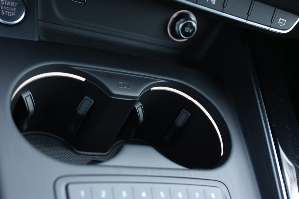 Audi A4 Avant 40 TFSI S-Line Black Edition *Pano*Camera*Keyless*Matrix Led*Elek. Stoelen*