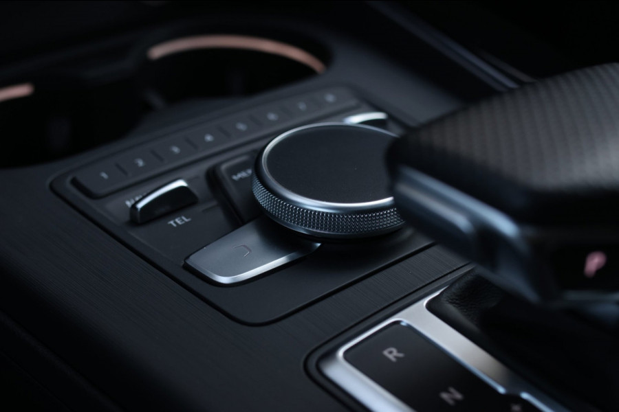 Audi A4 Avant 40 TFSI S-Line Black Edition *Pano*Camera*Keyless*Matrix Led*Elek. Stoelen*