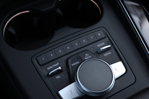 Audi A4 Avant 40 TFSI S-Line Black Edition *Pano*Camera*Keyless*Matrix Led*Elek. Stoelen*