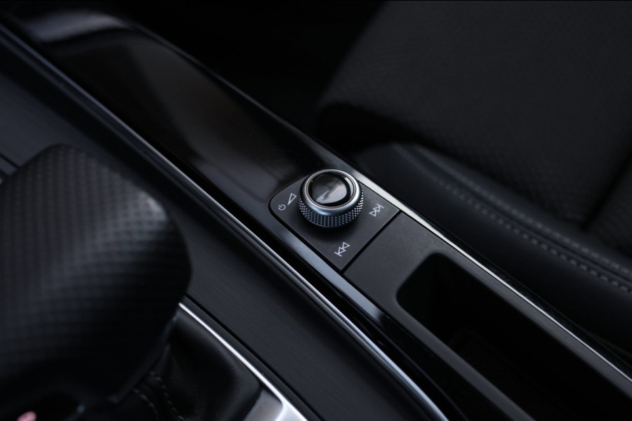 Audi A4 Avant 40 TFSI S-Line Black Edition *Pano*Camera*Keyless*Matrix Led*Elek. Stoelen*